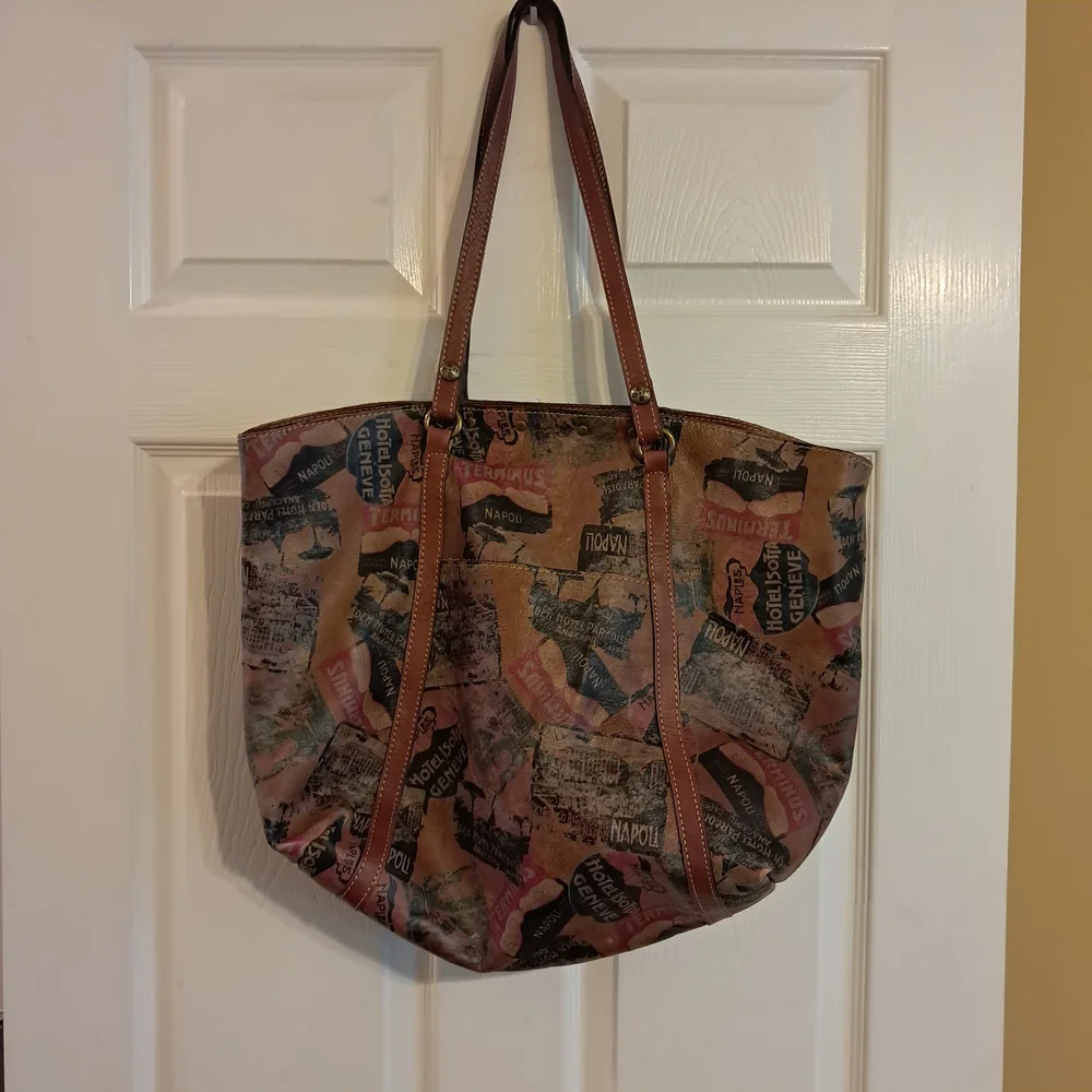 Patricia‎ Nash Napoli World Travler Italian Leather Shoulder Bag